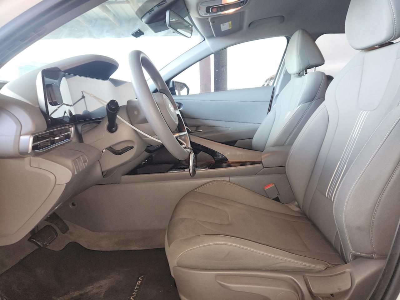 Hyundai ELANTRA Blue Image 7