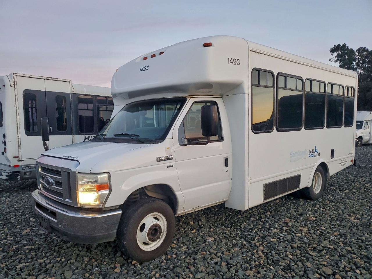 Ford Econoline E350 Super Duty Cutaway Van Image 1