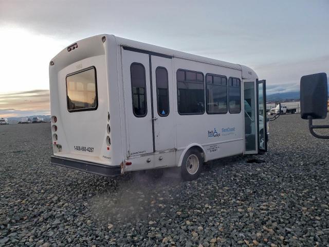 Ford Econoline E350 Super Duty Cutaway Van Image 6