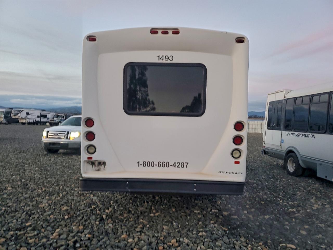 Ford Econoline E350 Super Duty Cutaway Van Image 3