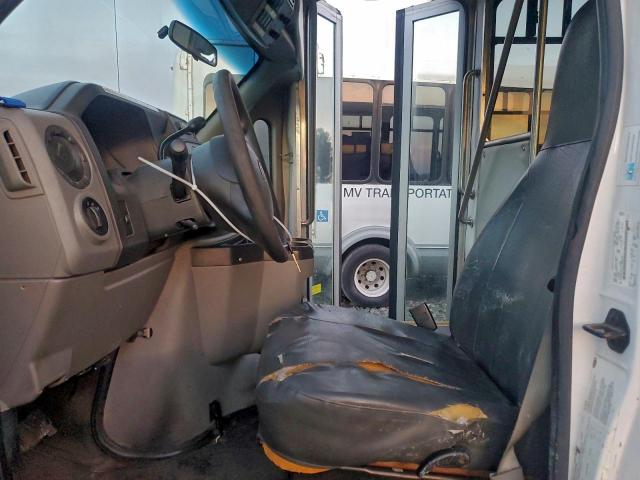 Ford Econoline E350 Super Duty Cutaway Van Image 8