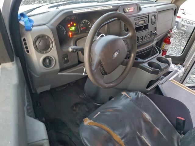 Ford Econoline E350 Super Duty Cutaway Van Image 10