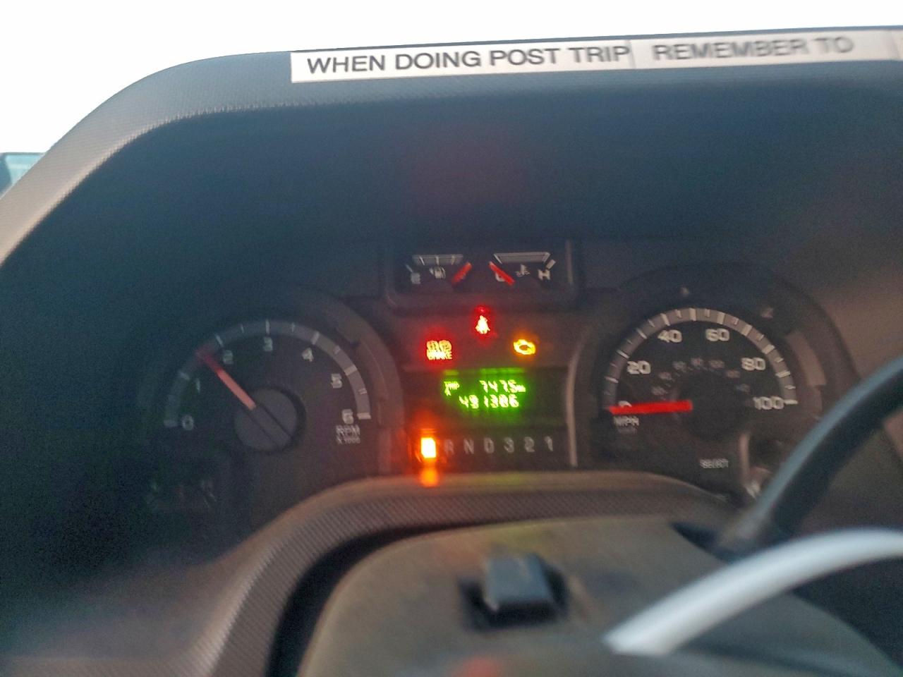 Ford Econoline E350 Super Duty Cutaway Van Image 9