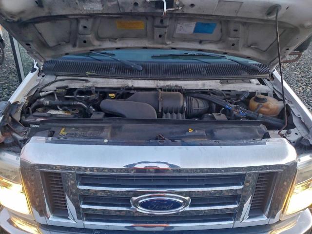 Ford Econoline E350 Super Duty Cutaway Van Image 11