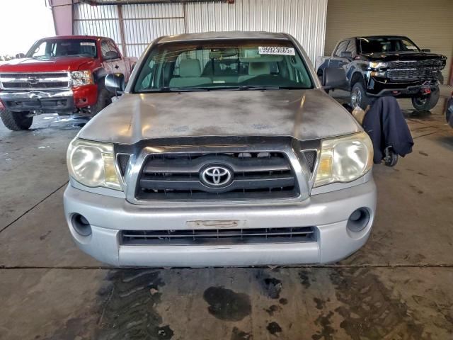 Toyota Tacoma Access Cab Image 12