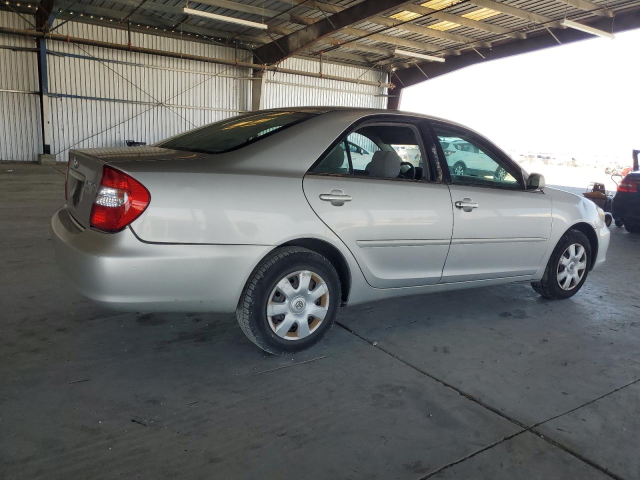 Toyota Camry Le Image 4