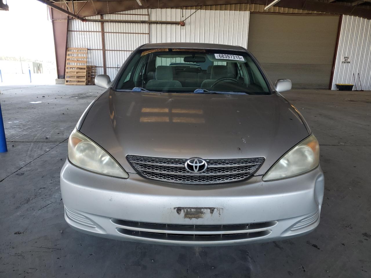 Toyota Camry Le Image 3