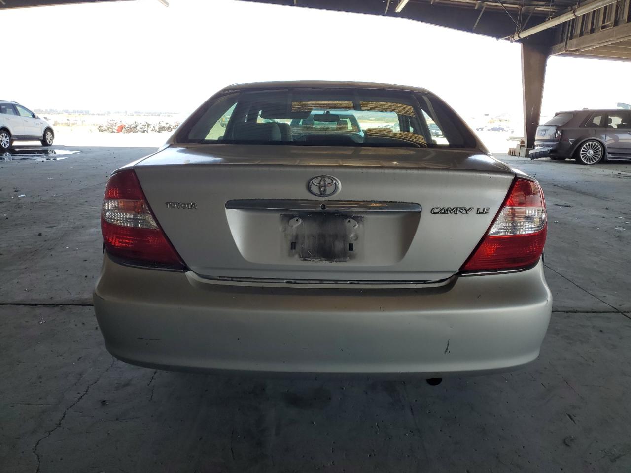Toyota Camry Le Image 12