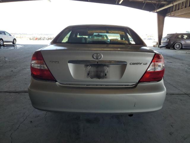 Toyota Camry Le Image 12