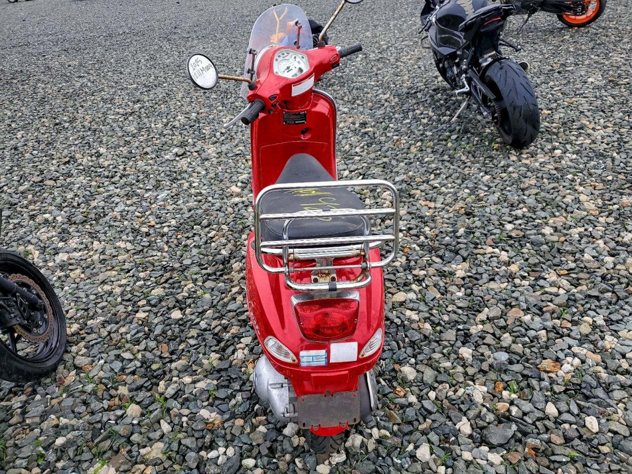 Vespa Scooter 150 Image 6