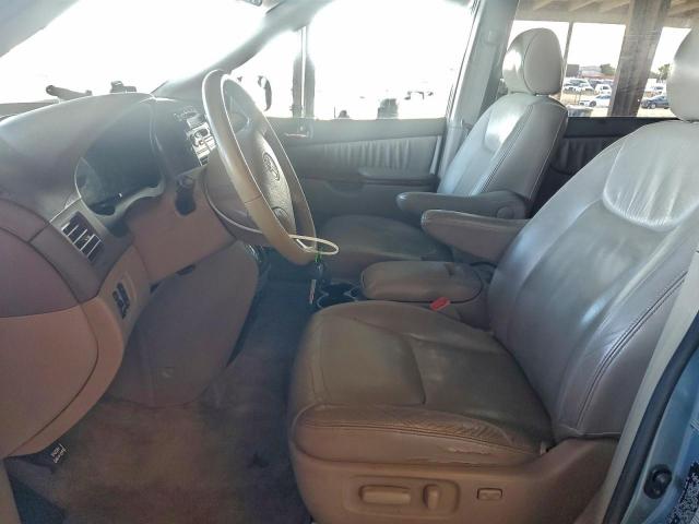 Toyota Sienna Xle Image 3