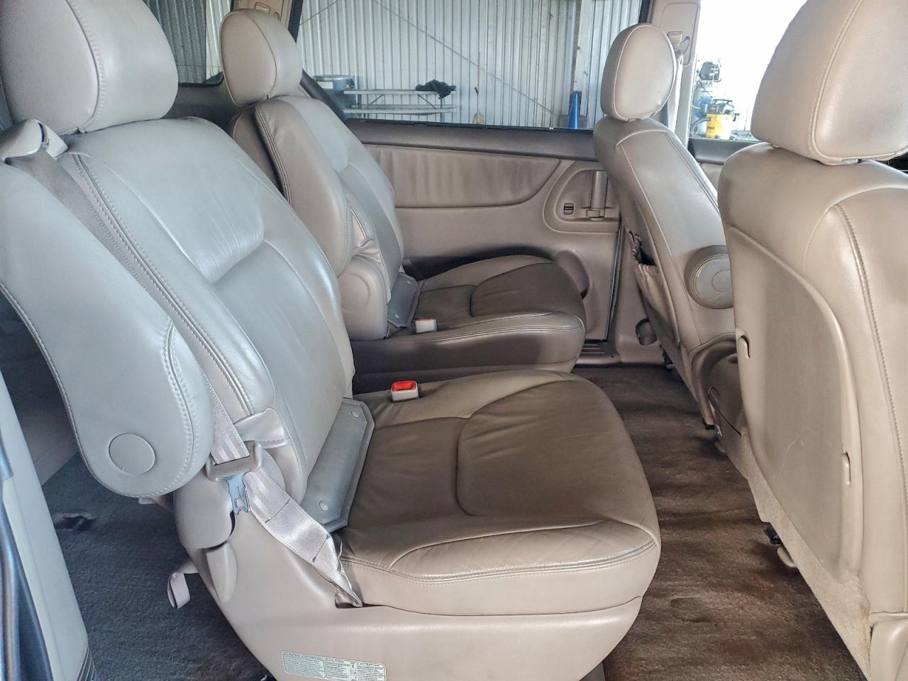 Toyota Sienna Xle Image 7