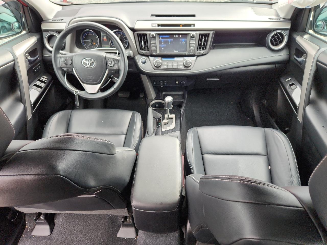 Toyota RAV4 Limited Image 10