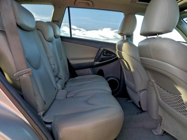 Toyota RAV4 Image 11