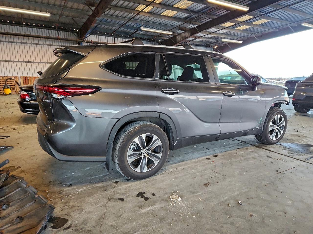 Toyota Highlander Hybrid Xle Image 10