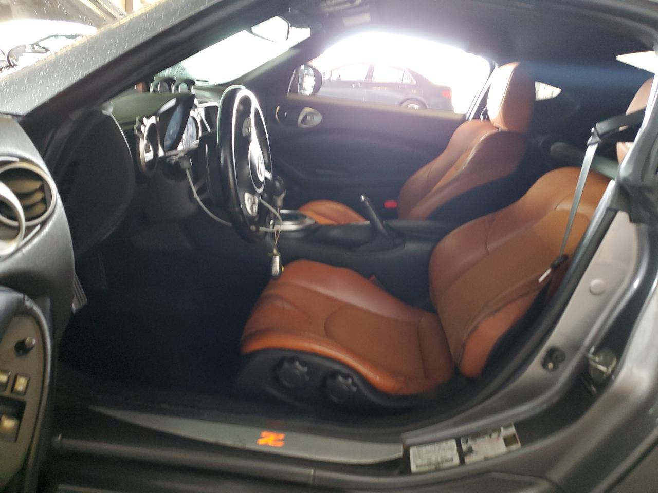 Nissan 370Z Base Image 4