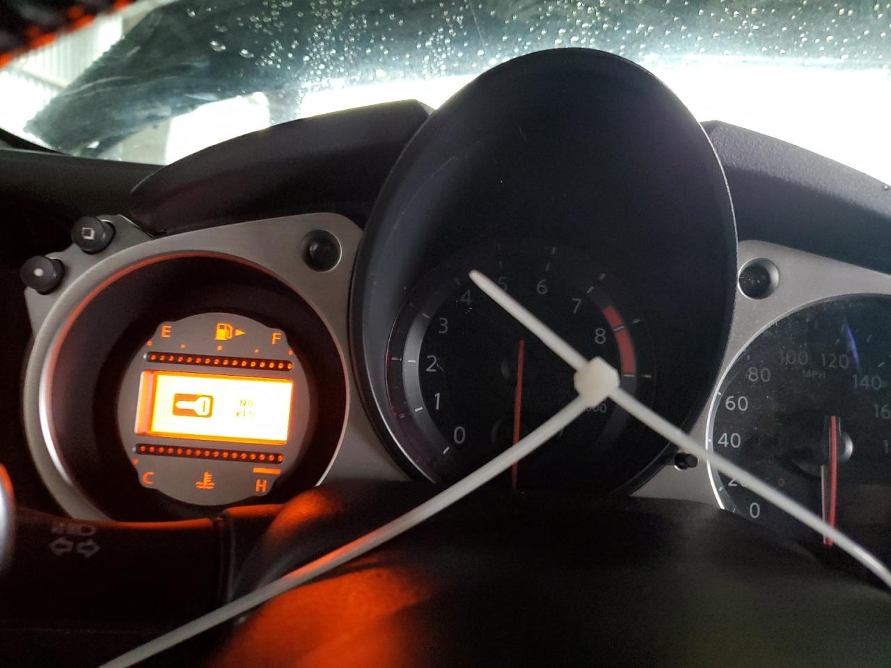 Nissan 370Z Base Image 7