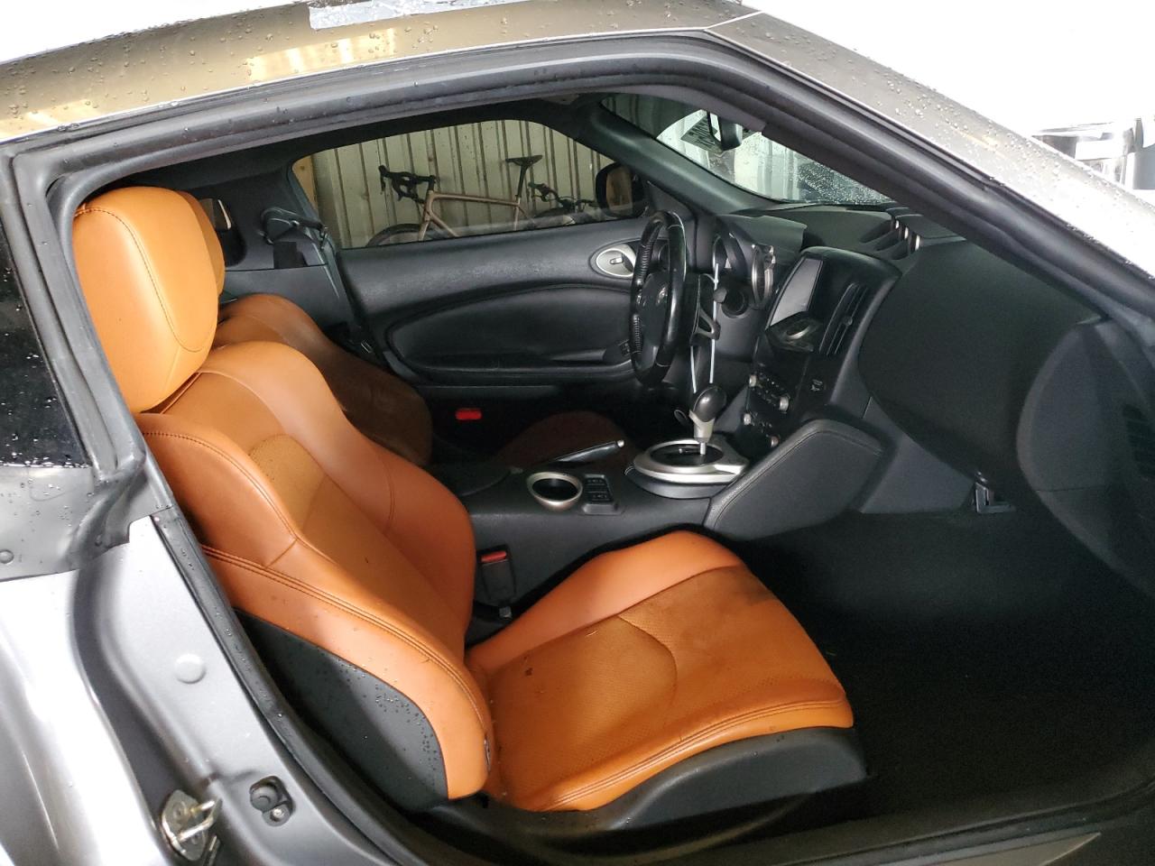 Nissan 370Z Base Image 12