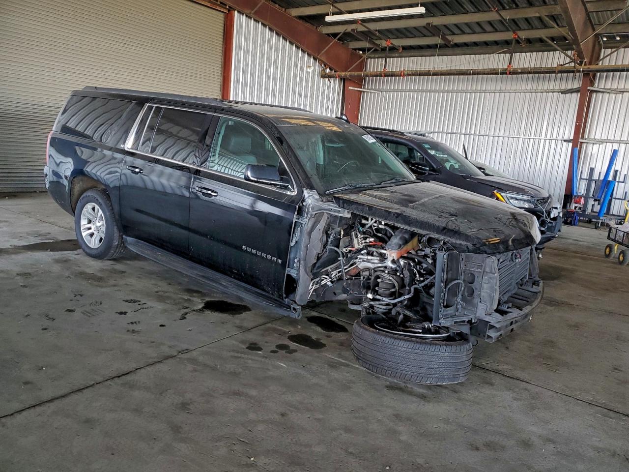 Chevrolet Suburban C1500 Lt Image 2