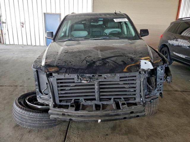 Chevrolet Suburban C1500 Lt Image 3