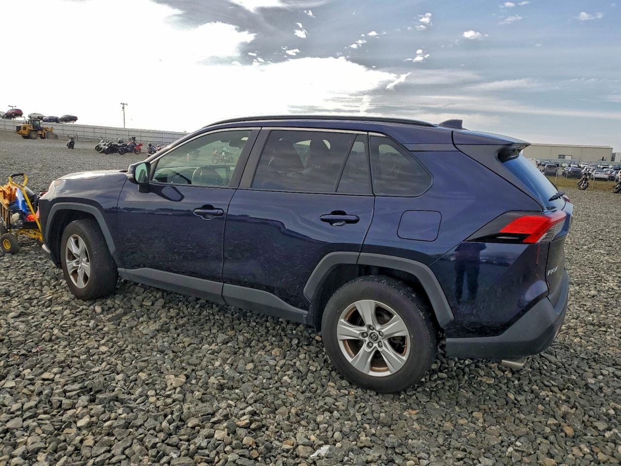 Toyota RAV4 Xle Image 2