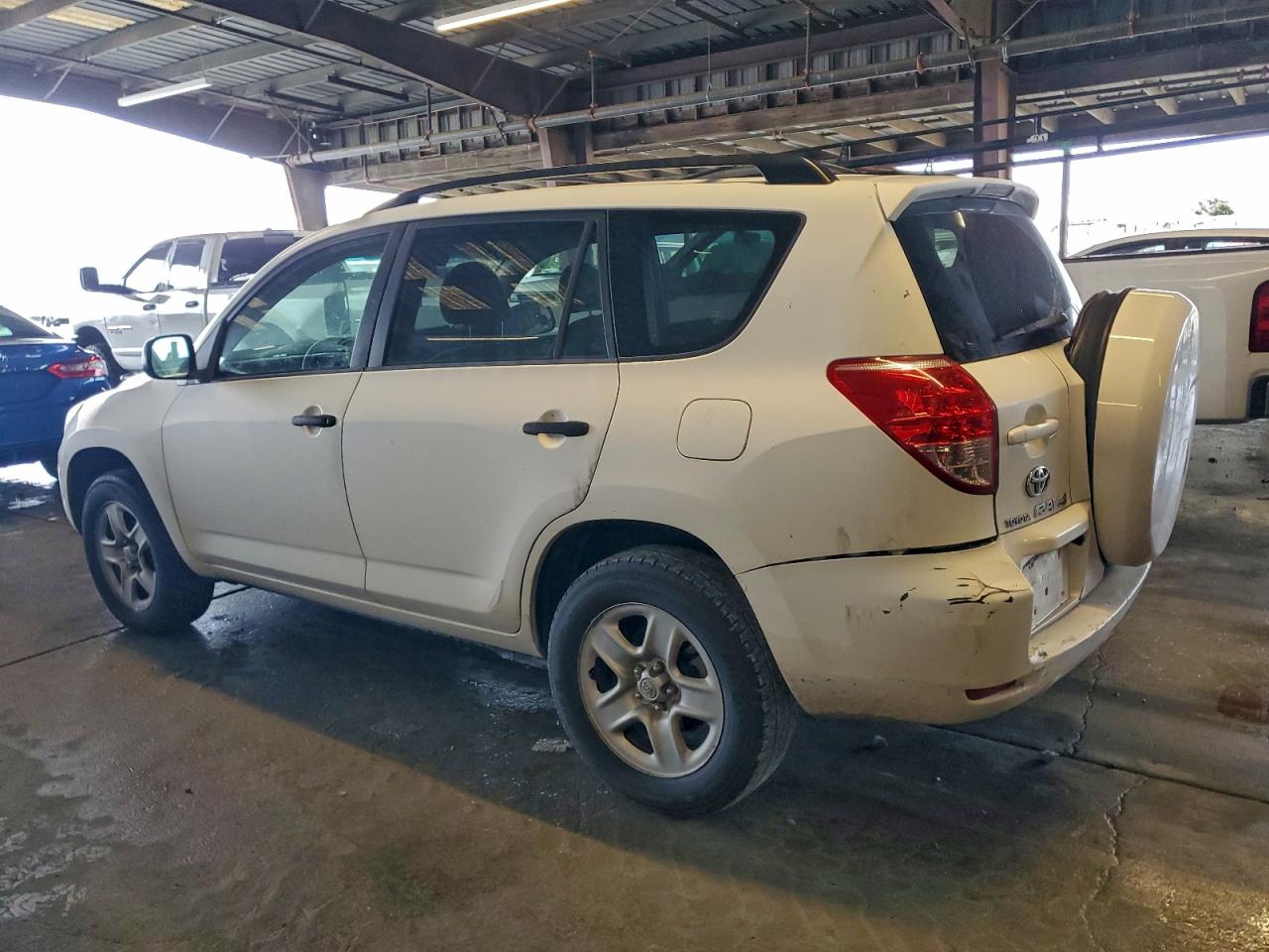 Toyota RAV4 Image 5