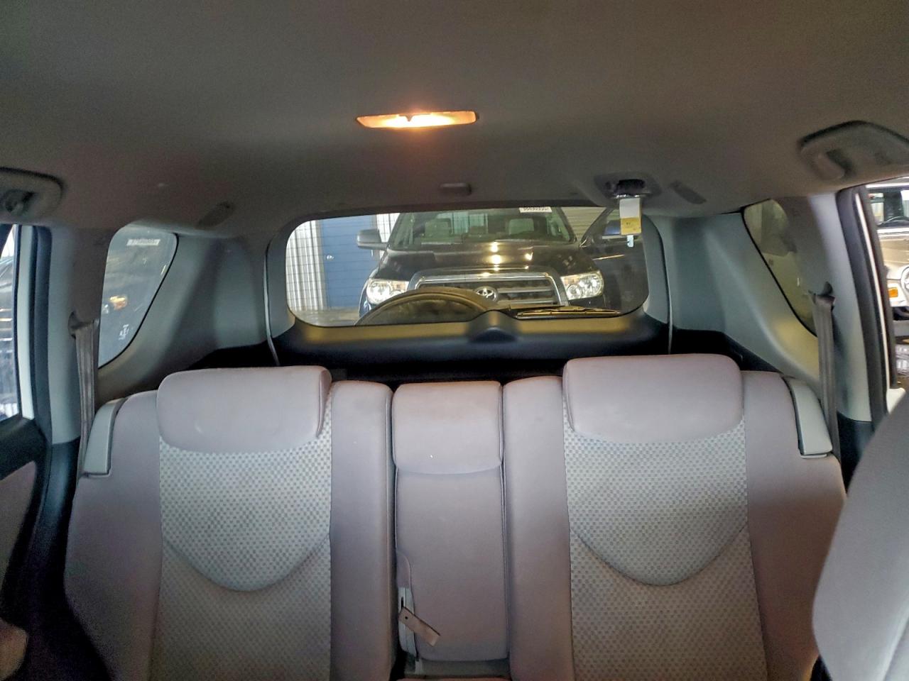 Toyota RAV4 Image 10