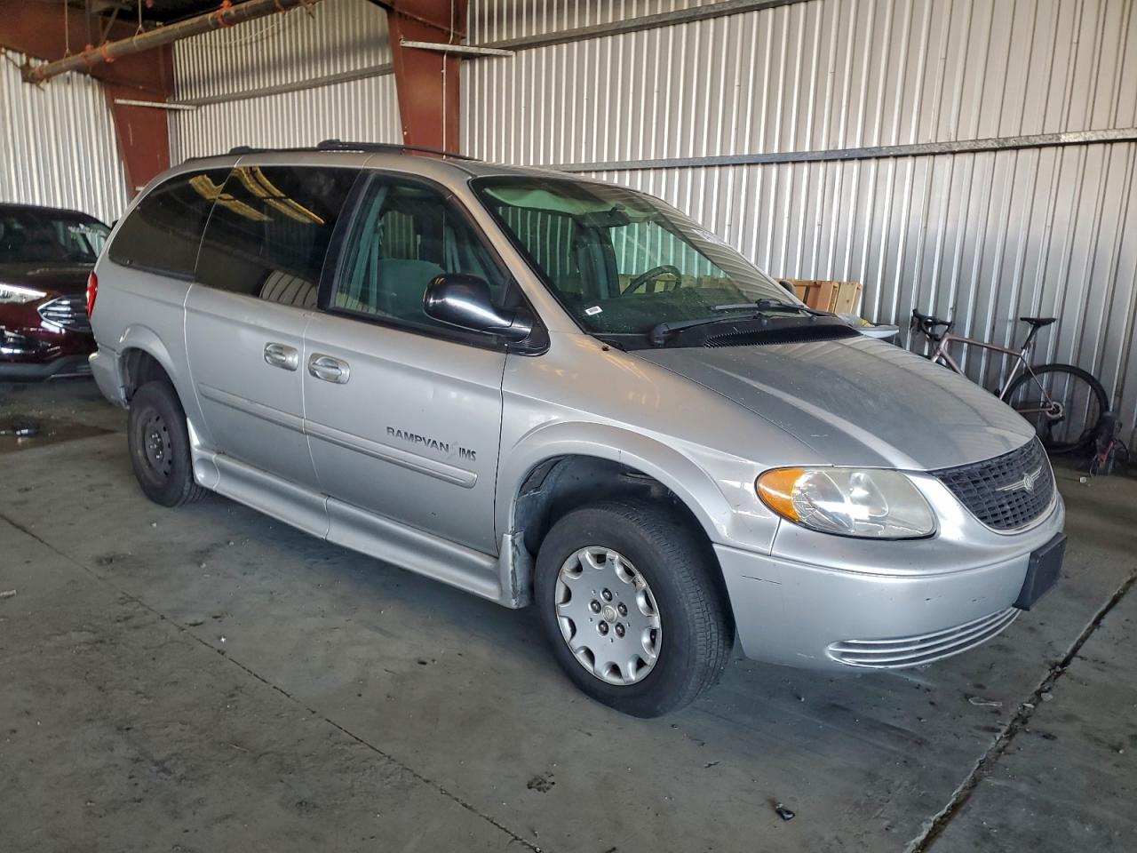 Chrysler Minivan Lx Image 4