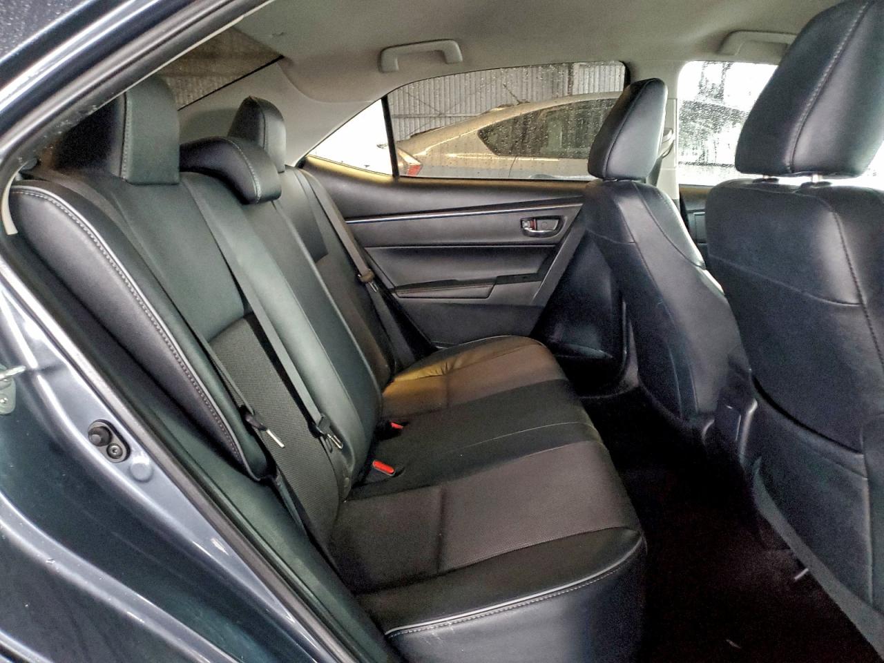 Toyota Corolla L Image 6