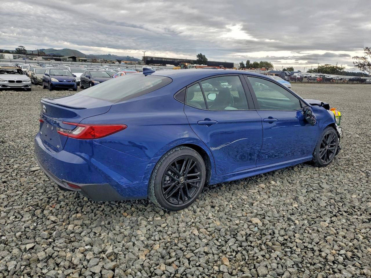 Toyota Camry Xse Image 2