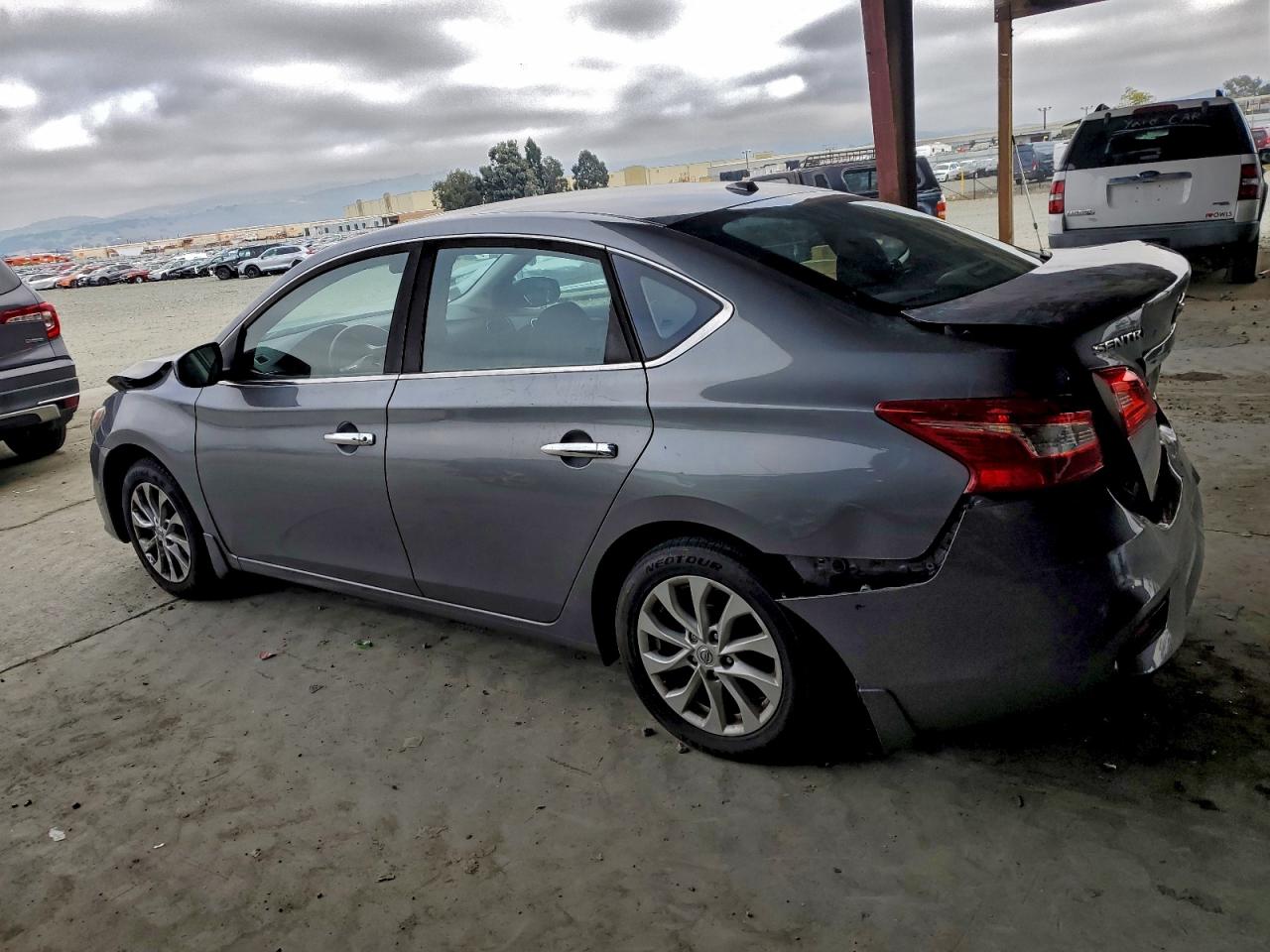 Nissan Sentra S Image 2