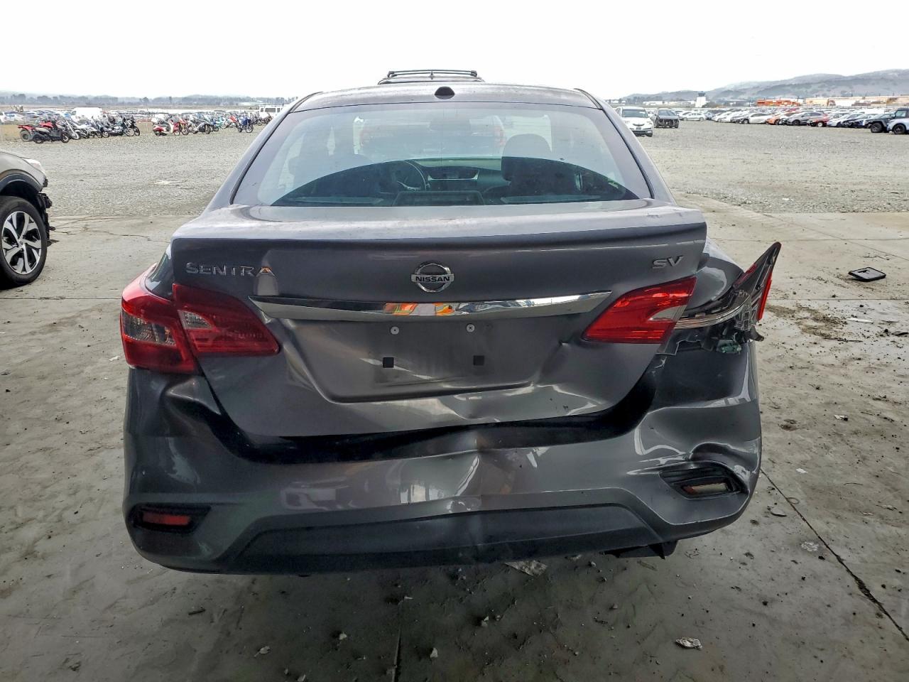 Nissan Sentra S Image 5