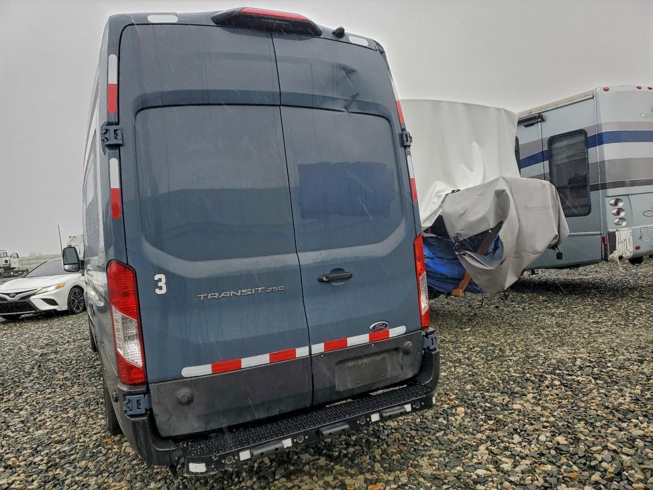 Ford Transit T-250 Image 6