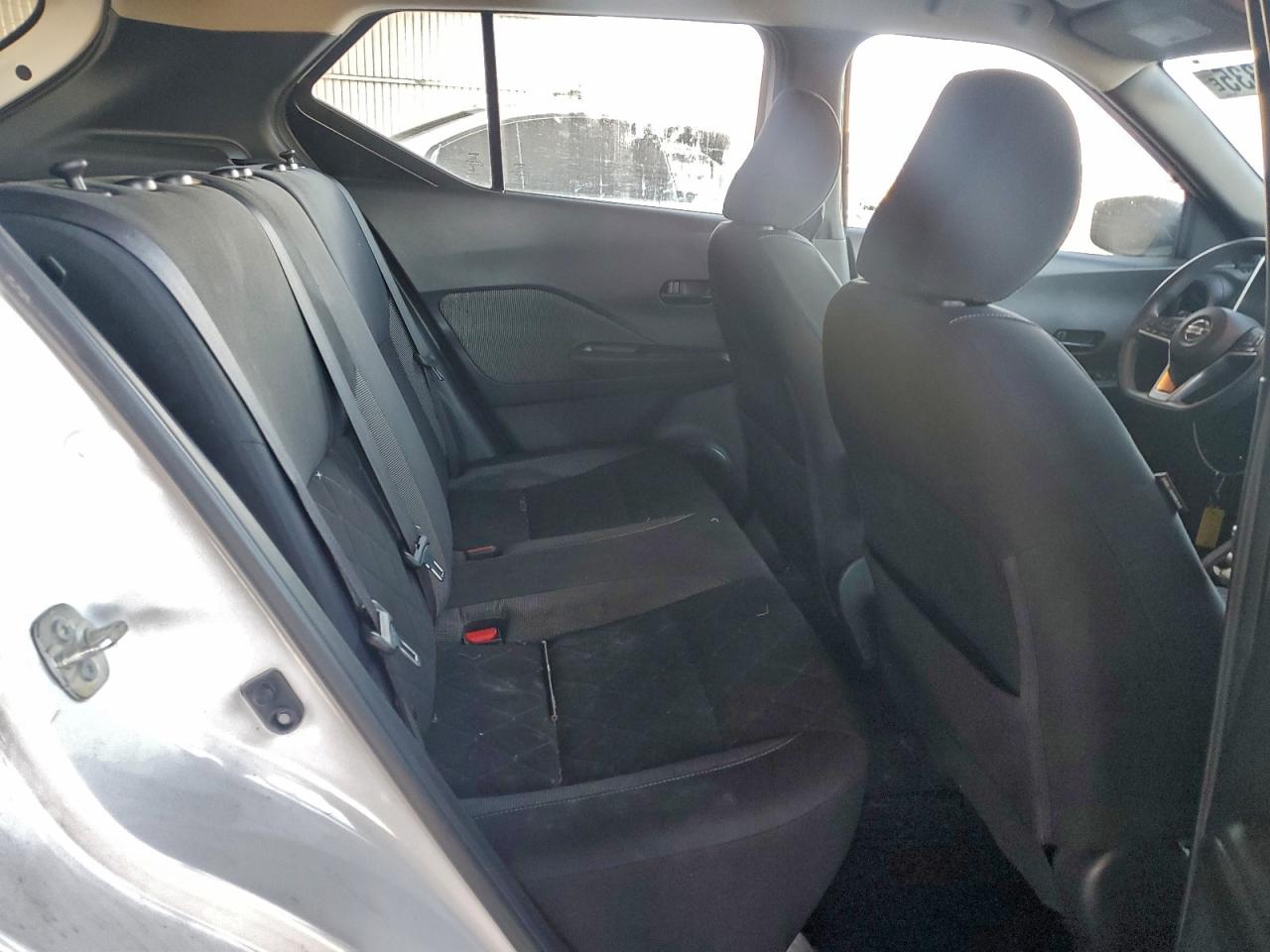 Nissan Kicks S Image 8