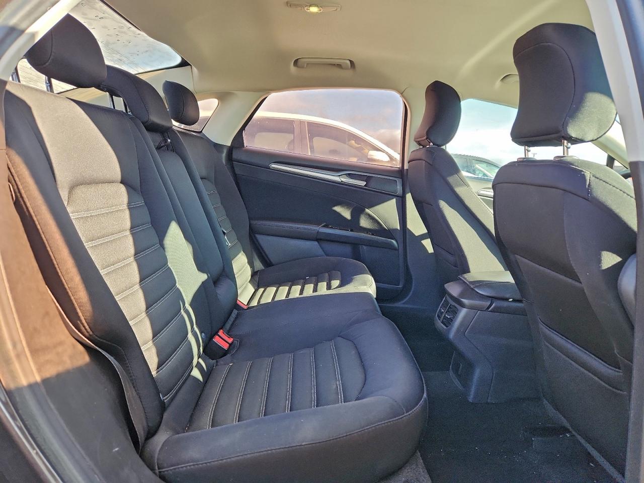 Ford Fusion Se Image 6