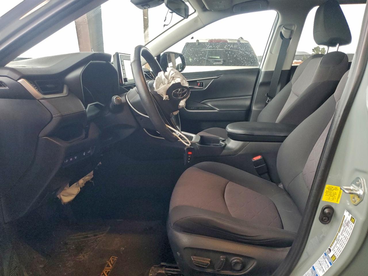 Toyota RAV4 Xle Image 2