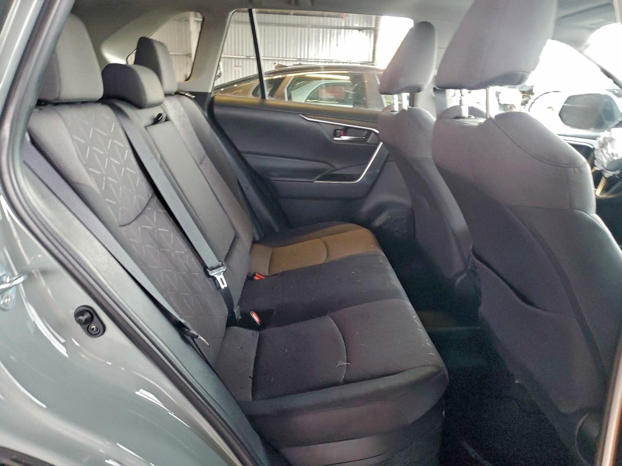 Toyota RAV4 Xle Image 5