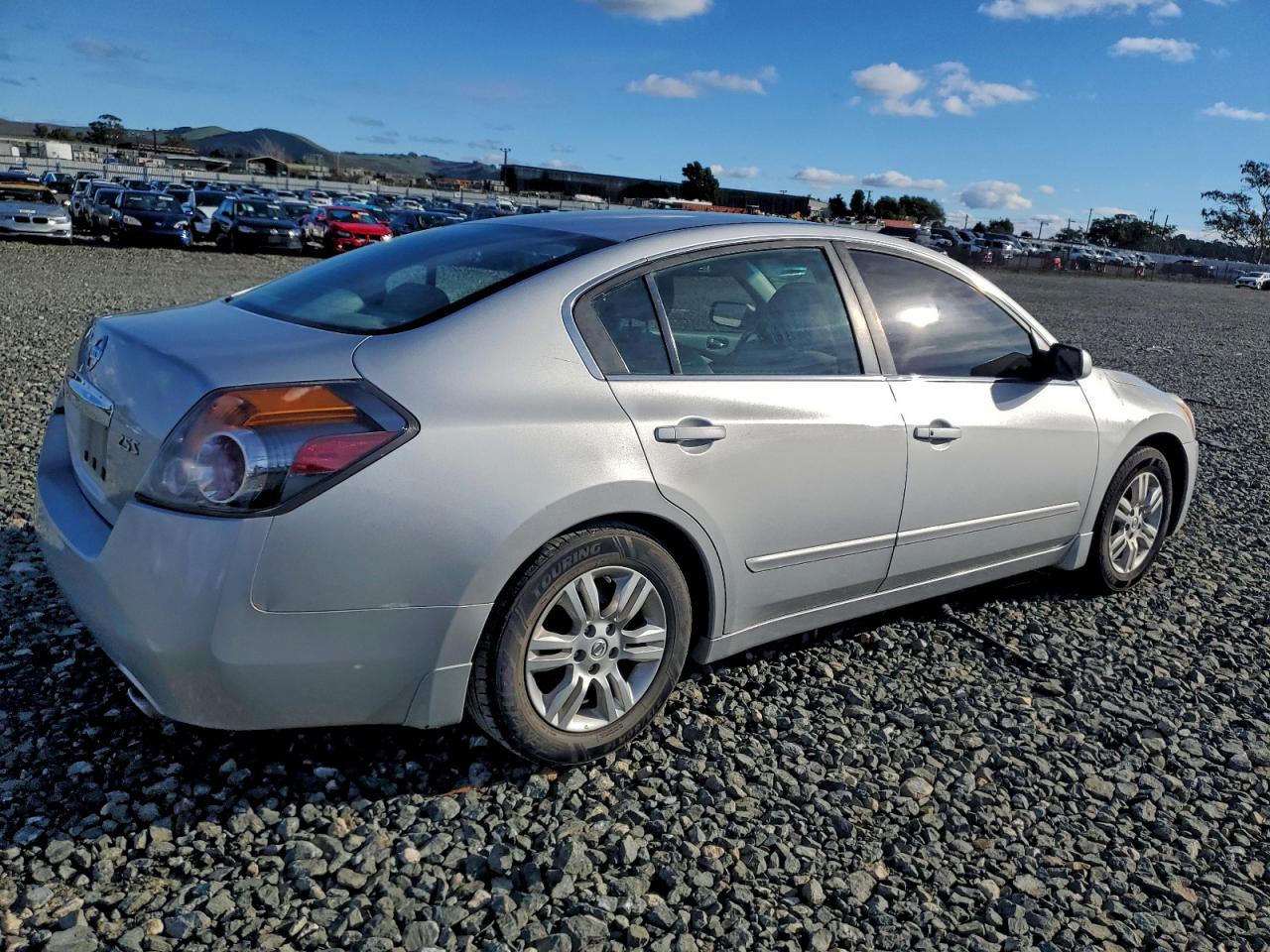 Nissan Altima Base Image 7