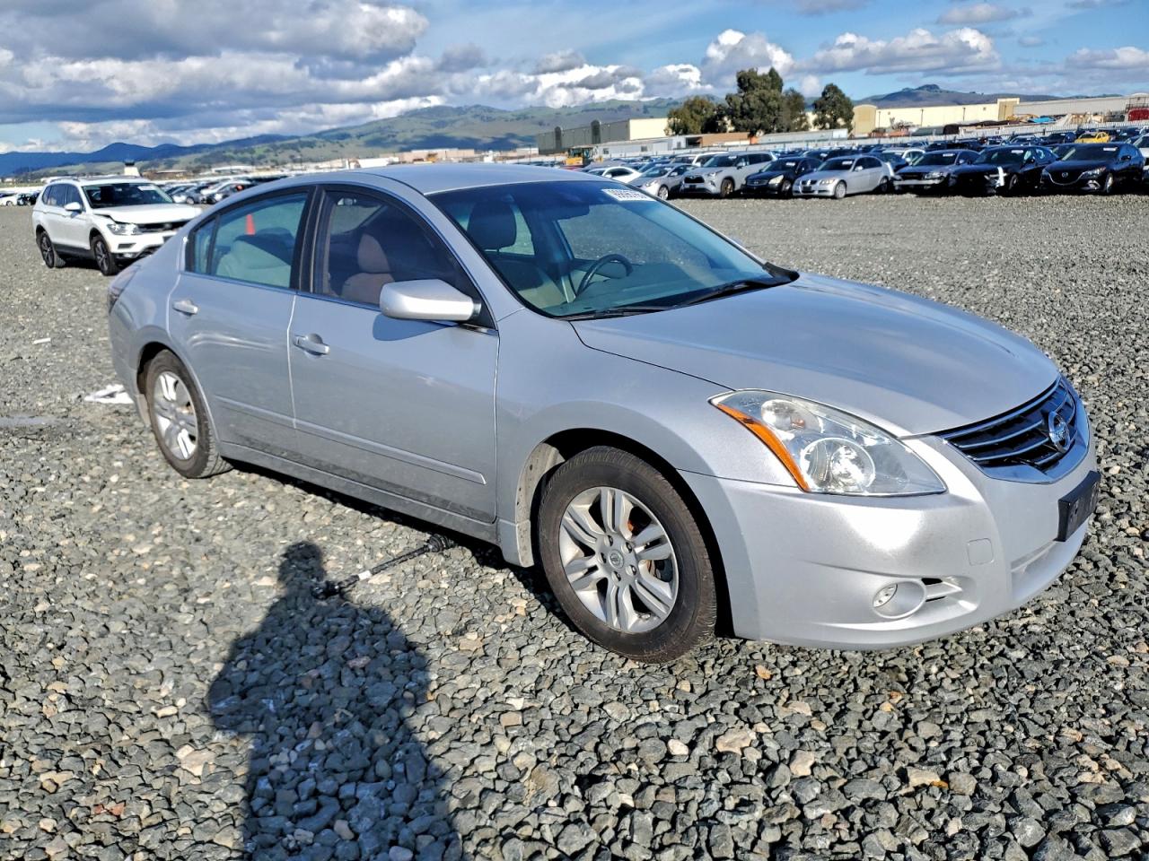 Nissan Altima Base Image 10