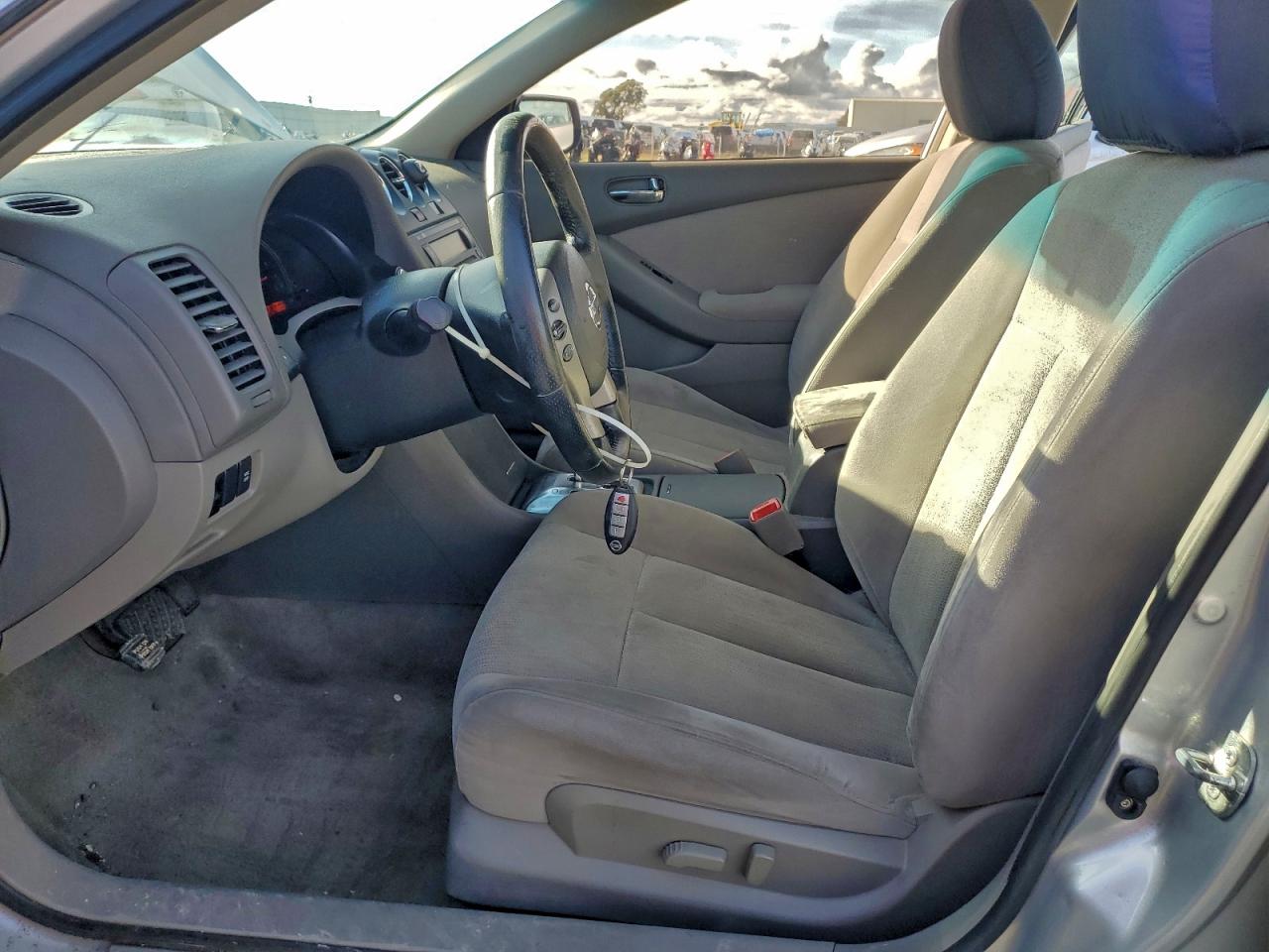 Nissan Altima Base Image 6