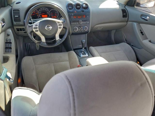 Nissan Altima Base Image 12