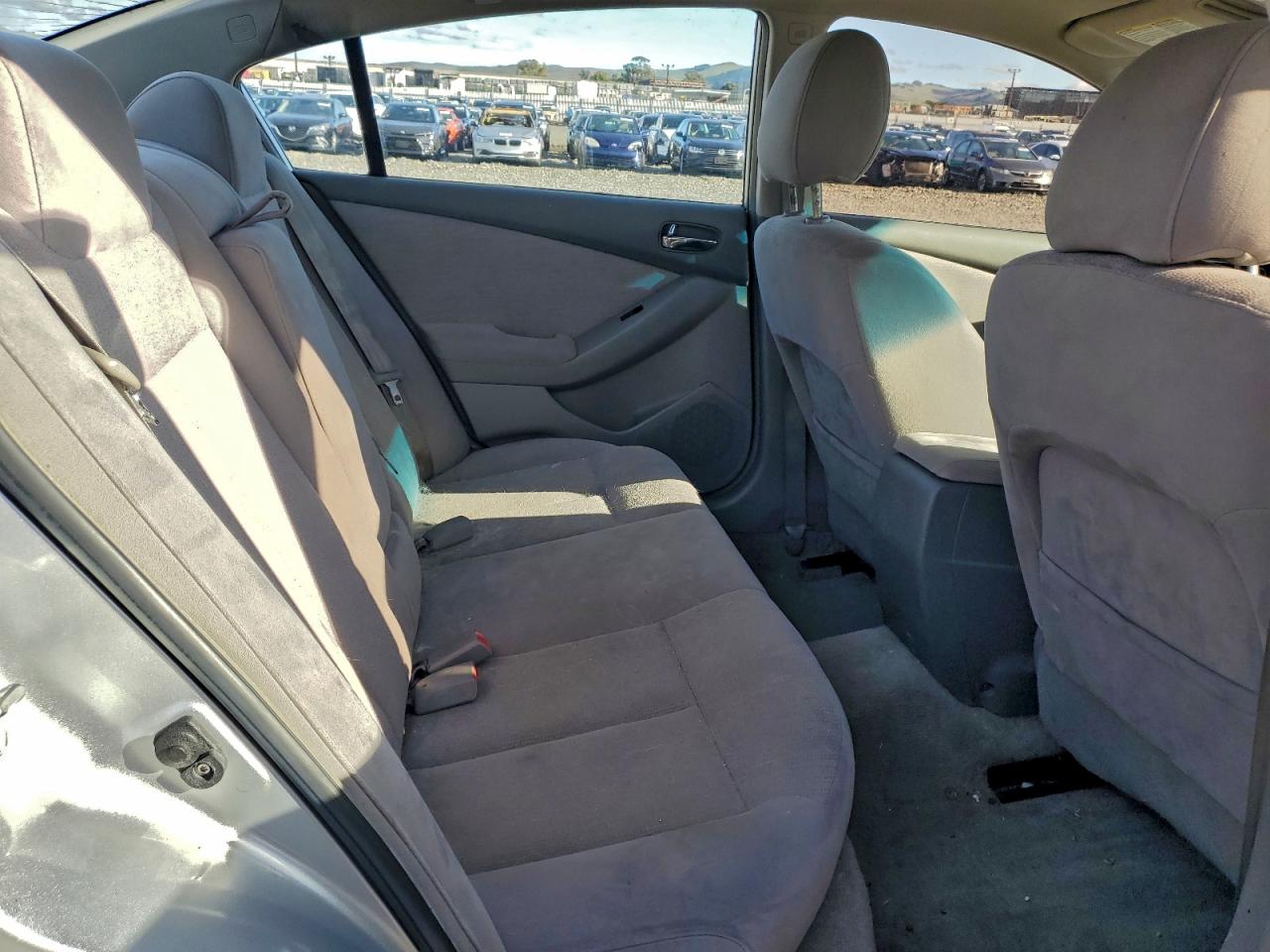 Nissan Altima Base Image 4