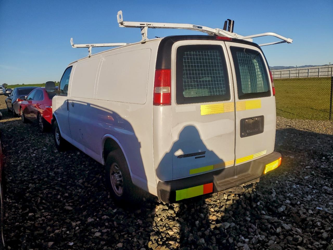 Chevrolet Express Image 2