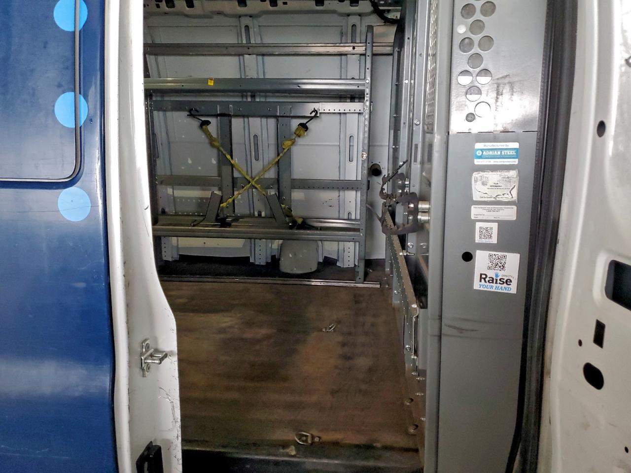 Chevrolet Express Image 3