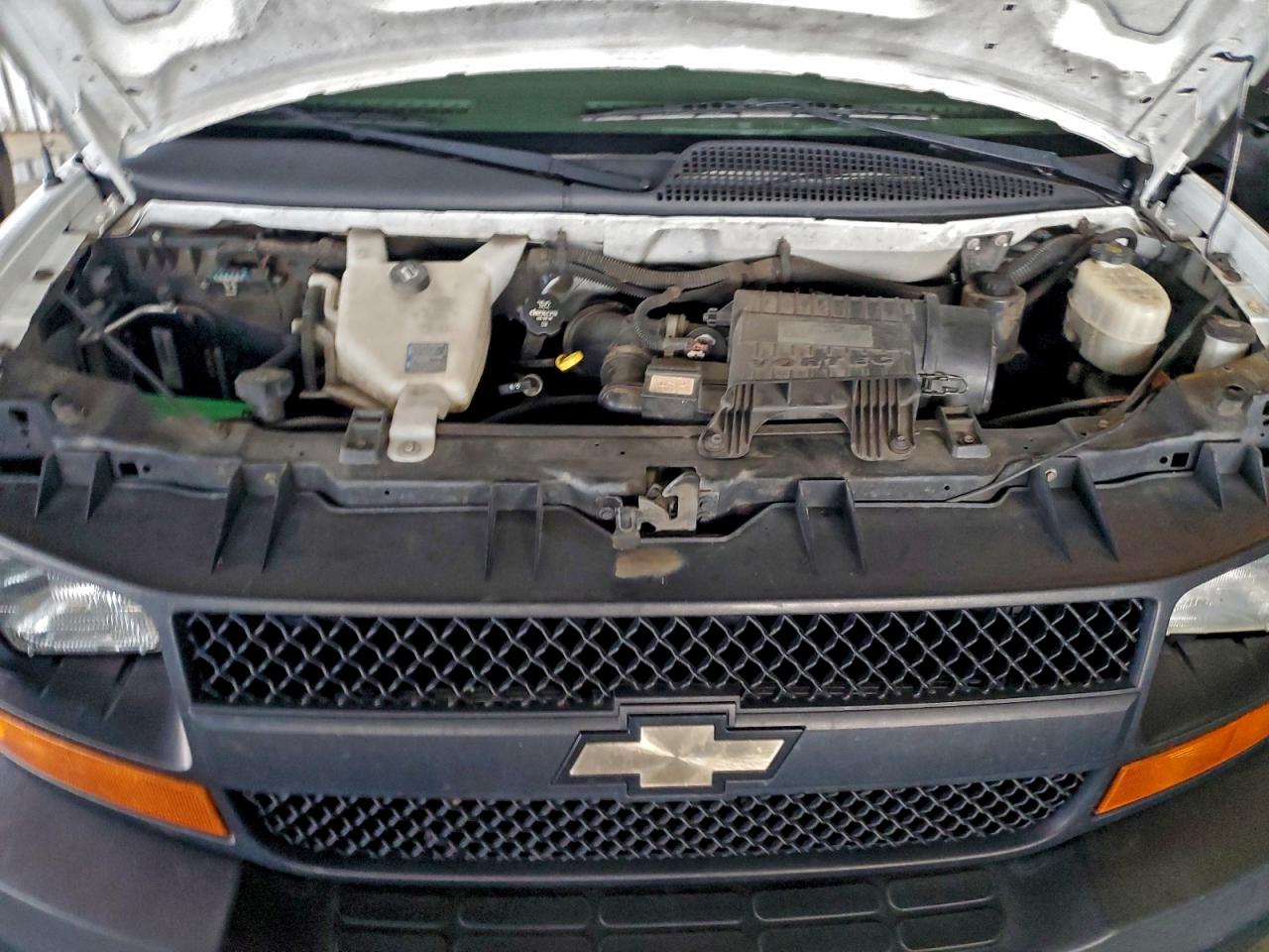 Chevrolet Express Image 6