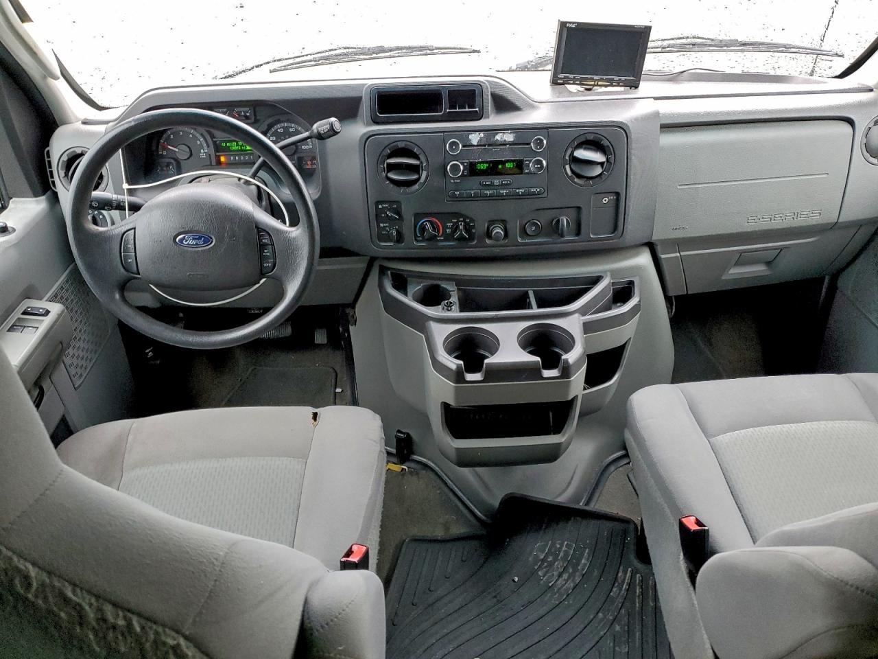 Ford Econoline E150 Wagon Image 6