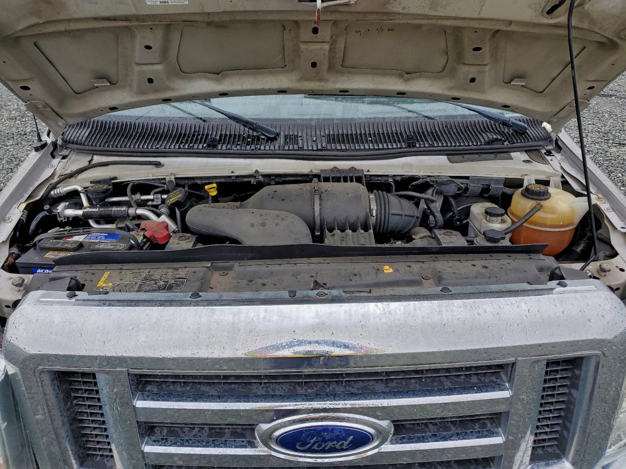 Ford Econoline E150 Wagon Image 9