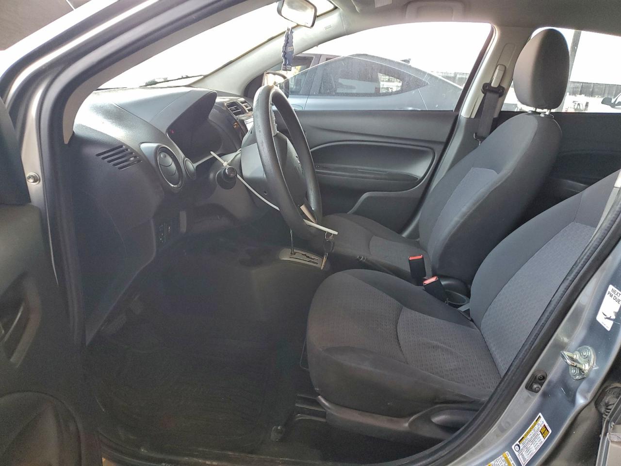 Mitsubishi Mirage Es Image 9