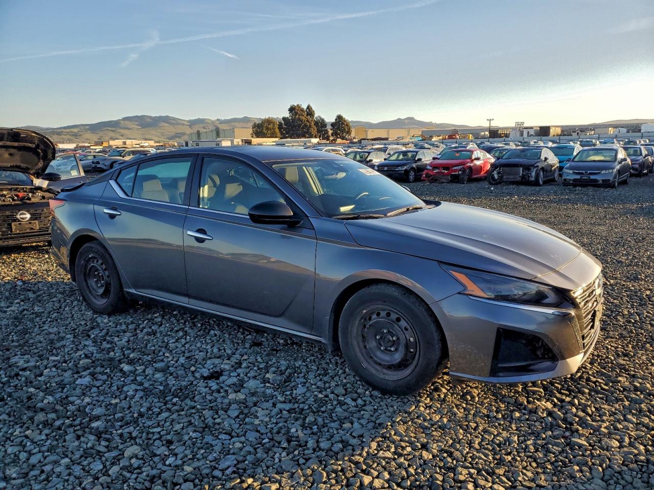 Nissan Altima S Image 2