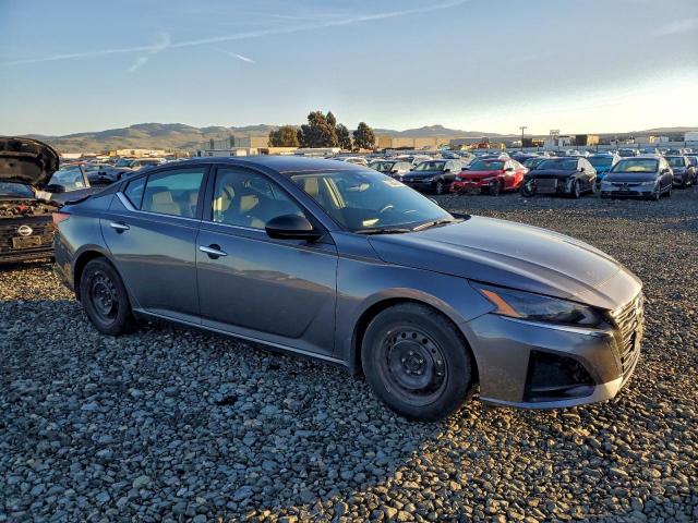 Nissan Altima S Image 2